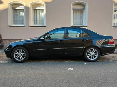 Gebraucht Mercedes C270 Avantgarde 170 PS (125 kW) 2002 Schwarz Limousine