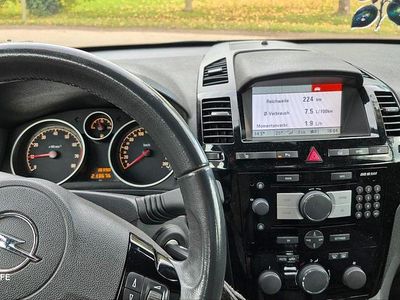 Grau Gebraucht 2010 Opel Zafira Van / Kleinbus | 3.000 € (Fairer Preis)