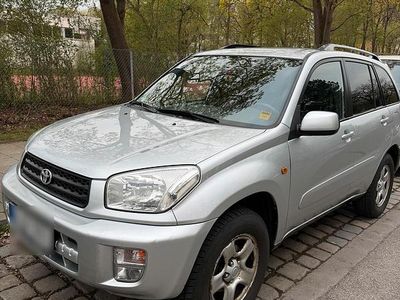 Second-hand Toyota RAV4 150 CP (110 kW) 2000 Argintiu SUV
