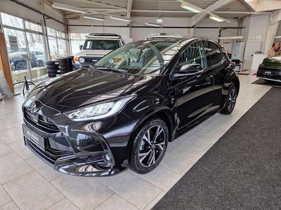 Gebraucht Toyota Yaris Hybrid Comfort 92 PS (67 kW) 2025 Black mica / ink (metallic) Kleinwagen