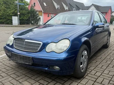 Gebraucht Mercedes C180 143 PS (105 kW) 2003 Blau Limousine