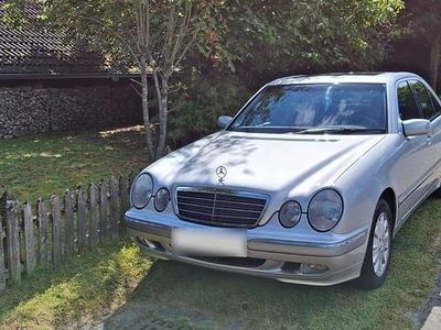 Second-hand Mercedes E200 163 CP (119 kW) 2000 Argintiu Berlinǎ