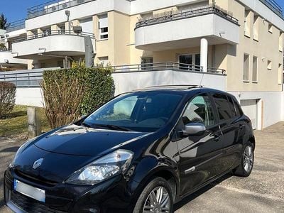 Schwarz Gebraucht 2012 Renault Clio III Limousine | 4.199 €