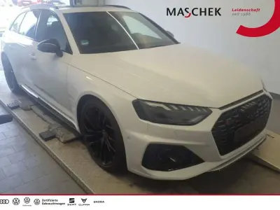 Gebraucht Audi RS4 Comfort 450 PS (330 kW) 2024 Gletscherweiß metallic Kombi