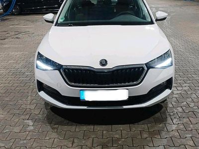 Gebraucht Skoda Scala Cool Plus 95 PS (69 kW) 2021 Weiß Kleinwagen