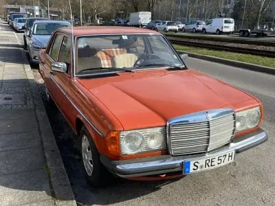 Gebraucht Mercedes 200 54 PS (39 kW) 1977 Orange Limousine