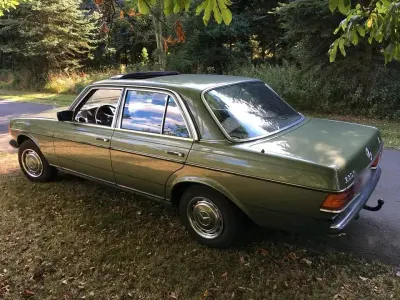 Gebraucht Mercedes E230 136 PS (100 kW) 1984 Grün Limousine