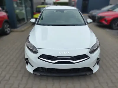 Gebraucht Kia Ceed 140 PS (102 kW) 2025 Weiß metallic Kleinwagen