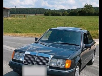 Second-hand Mercedes E260 160 CP (117 kW) 1990 Negru Berlinǎ