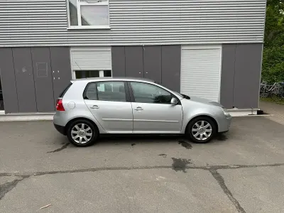 Gebraucht VW Golf V 116 PS (85 kW) 2005 Silber Kleinwagen