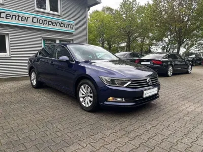 Gebraucht VW Passat Comfortline 150 PS (110 kW) 2018 Atlantic blue metallic Limousine