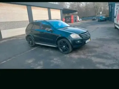 Gebraucht Mercedes ML320 224 PS (164 kW) 2005 Schwarz SUV