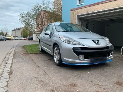Gebraucht Peugeot 207 90 PS (66 kW) 2009 Grau Coupé