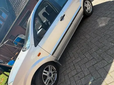 Second-hand Ford Focus 68 CP (50 kW) 2003 Argintiu Hatchback