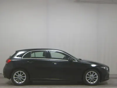 Gebraucht Mercedes A200 Progressive 163 PS (119 kW) 2019 Schwarz Limousine