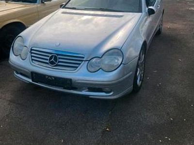 Second-hand Mercedes C200 163 CP (119 kW) 2002 Argintiu Coupe