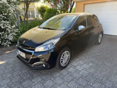 Usata Peugeot 208 Signature Sky 83 CV (61 kW) 2019 Nero Utilitaria
