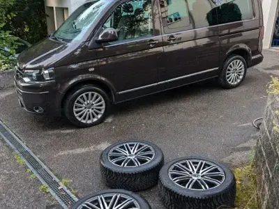 Używany VW T5 Highline 179 KM (131 kW) 2010 Purpurowy Van