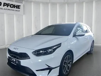Gebraucht Kia Ceed Spirit 140 PS (102 kW) 2024 Weiß Kleinwagen