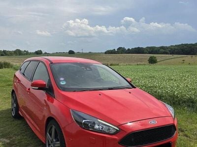 Rot Gebraucht 2018 Ford Focus ST-Line Kombi | 11.800 € (Superpreis)