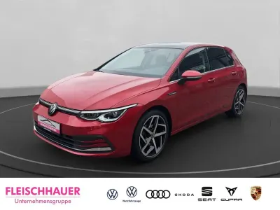 Gebraucht VW Golf VIII Style 150 PS (110 kW) 2024 Rot Limousine