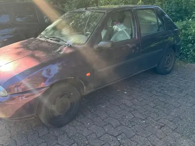 Gebraucht Ford Fiesta 75 PS (55 kW) 1998 Blau Kleinwagen