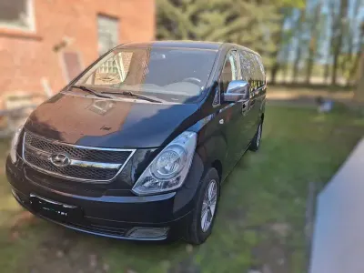 Second-hand Hyundai H-1 170 CP (125 kW) 2011 Negru Monovolum