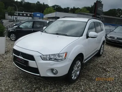 Gebraucht Mitsubishi Outlander Motion 147 PS (108 kW) 2012 Weiß SUV