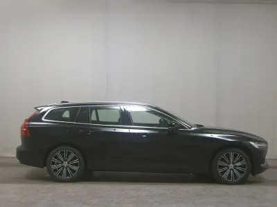 Gebraucht Volvo V60 Inscription 341 PS (250 kW) 2022 Schwarz Kombi