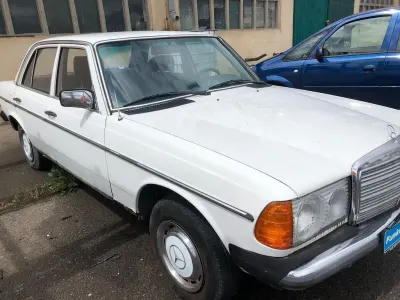 Gebraucht Mercedes 200 60 PS (44 kW) 1982 Weiß Limousine