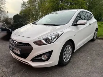 Gebraucht Hyundai i30 Classic 99 PS (72 kW) 2014 Weiß Limousine
