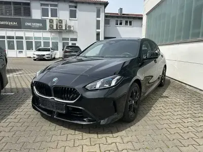 Gebraucht BMW 120 M Sport 163 PS (119 kW) 2024 Black sapphire Kleinwagen