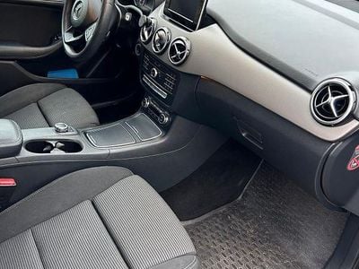 Gebraucht Mercedes B200 136 PS (100 kW) 2016 Schwarz Van / Kleinbus