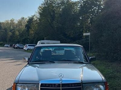 Brugt Mercedes 230 109 HK (80 kW) 1978 Grå Sedan
