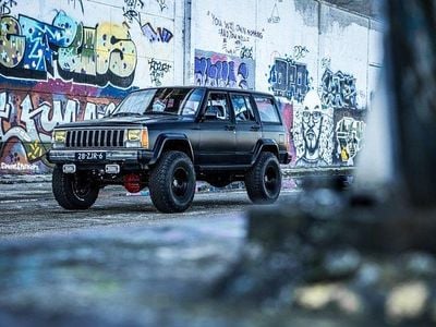 Second-hand Jeep Cherokee 329 CP (241 kW) 1986 Negru SUV