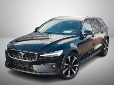 Onyx black / metallic Gebraucht 2024 Volvo V60 CC Ultimate Kombi | 45.890 € (Etwas zu teuer)