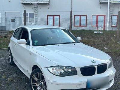 Usata BMW 116 122 CV (89 kW) 2007 Bianco Utilitaria