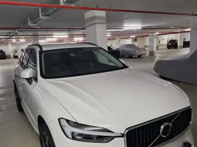 Gebraucht Volvo XC60 Momentum 197 PS (144 kW) 2022 Weiß SUV