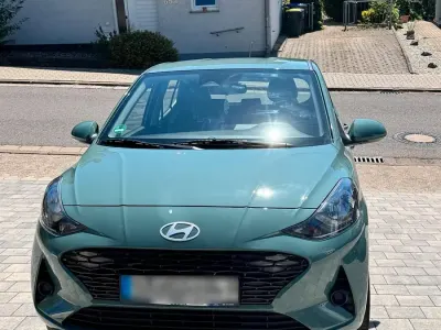 Gebraucht Hyundai i10 Trend 67 PS (49 kW) 2024 Grün Kleinwagen