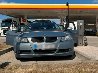 Gebraucht BMW 320 177 PS (130 kW) 2008 Blau Kombi