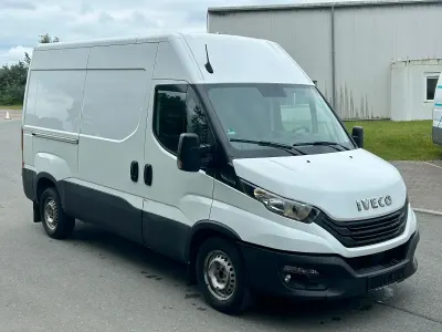 Gebraucht Iveco Daily 115 PS (84 kW) 2023 Weiß Limousine