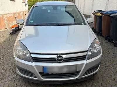 Gebraucht Opel Astra 101 PS (74 kW) 2006 Silber Limousine