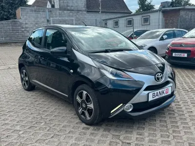Gebraucht Toyota Aygo 69 PS (50 kW) 2015 Schwarz Kleinwagen
