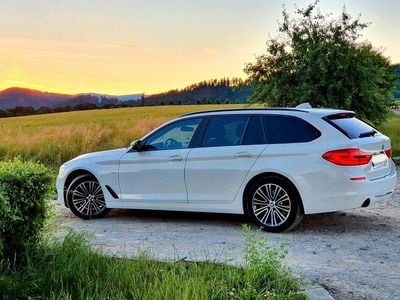 Weiß Gebraucht 2018 BMW 520 Sport Line Limousine | 16.950 €