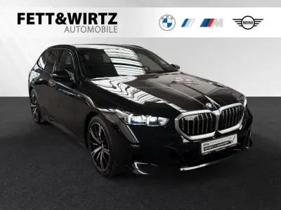 Gebraucht BMW 520 M Sport 197 PS (144 kW) 2025 Black sapphire metallic Kombi