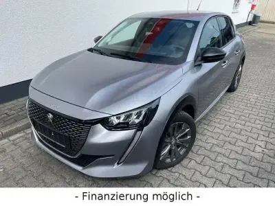 Gebraucht Peugeot e-208 Allure 100 kW (136 PS) 2023 Andere Kleinwagen
