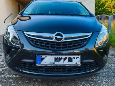 Gebraucht Opel Zafira Tourer Edition 140 PS (102 kW) 2016 Schwarz Van / Kleinbus