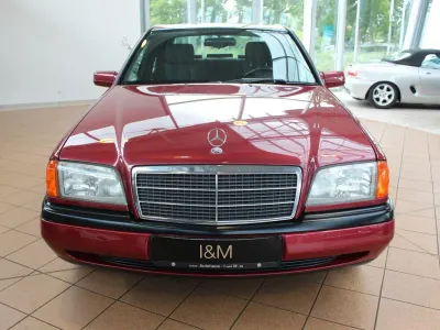Gebraucht Mercedes C180 122 PS (89 kW) 1995 Rot Limousine