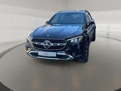 Gebraucht Mercedes GLC200 204 PS (150 kW) 2026 Metalliclack obsidianschwarz metallic SUV
