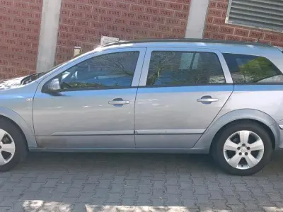 Używany Opel Astra 116 KM (85 kW) 2008 Szary Kombi